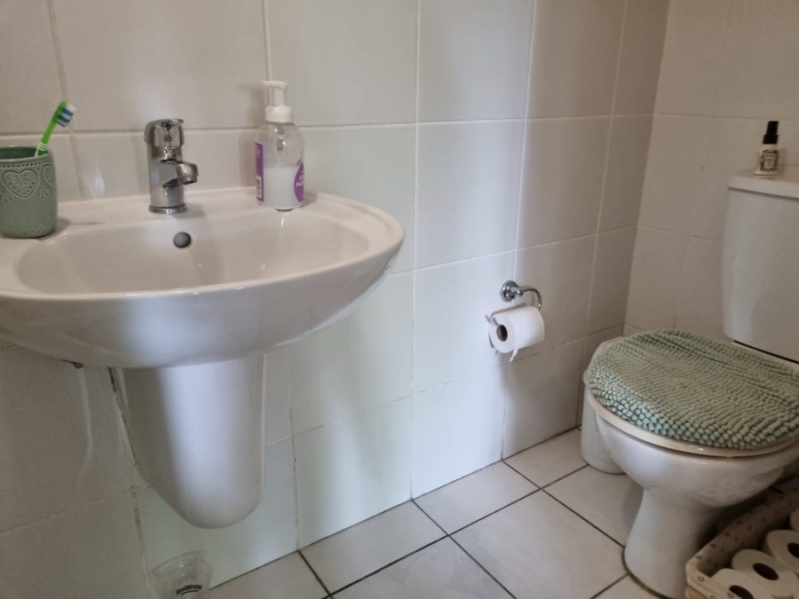To Let 1 Bedroom Property for Rent in Mowbray Western Cape